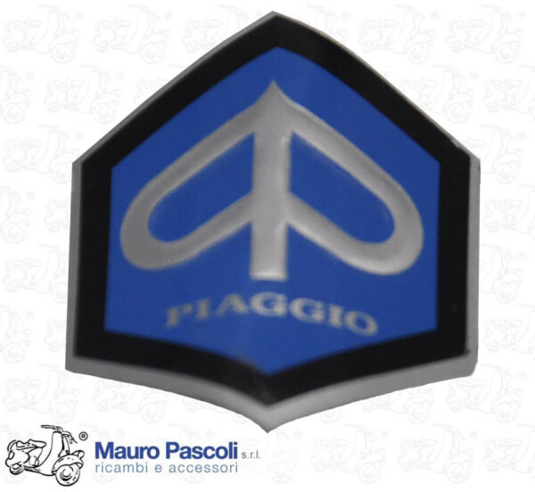 SCUDETTO PIAGGIO MISURA PICCOLA IN ALLUMINIO CURVATO,FISSAGGIO CON BIADESIVO.DA MM 25 X 30 ALTEZZA.